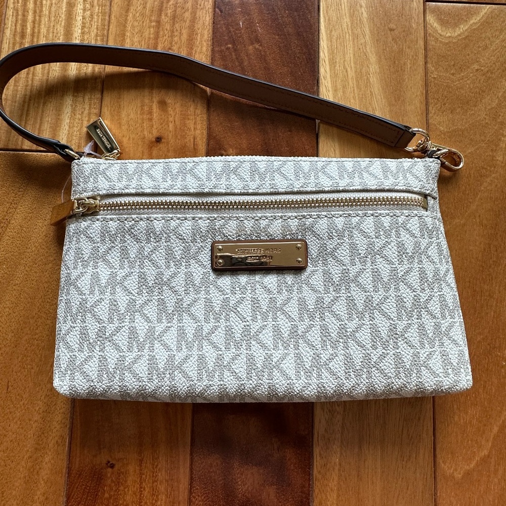 Micheal Kors Large wristlet never used